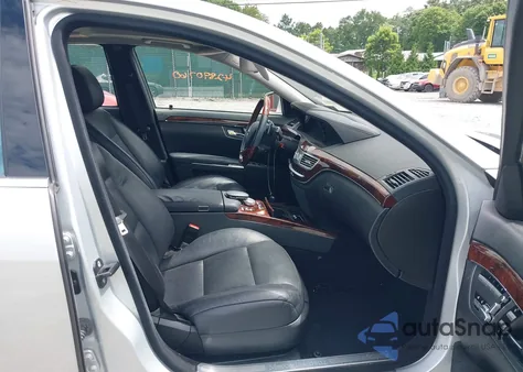 2011 Mercedes-Benz S 550 4Matic z USA, uszkodzony, nr VIN WDDNG8GB3BA390098